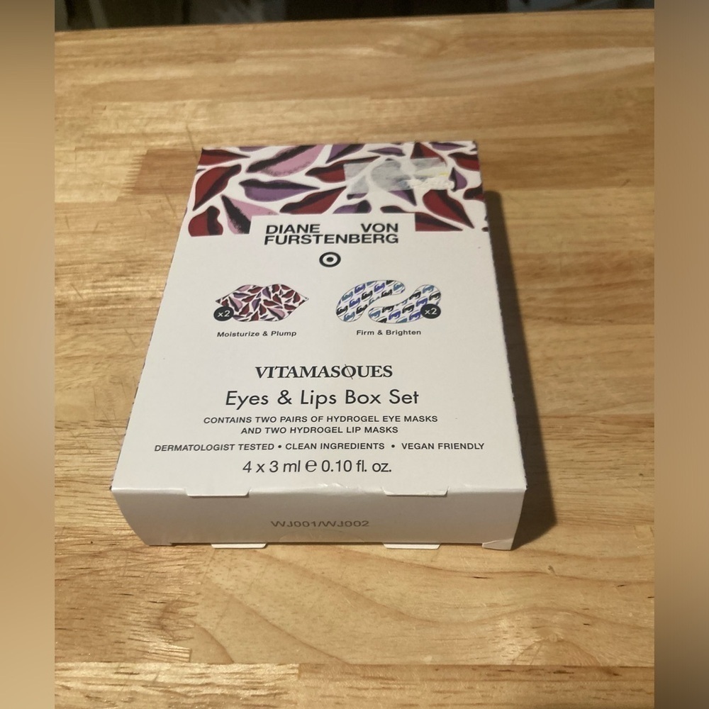 4/$25 DVF Vitamasques eyes & lips box set. NWT in box.